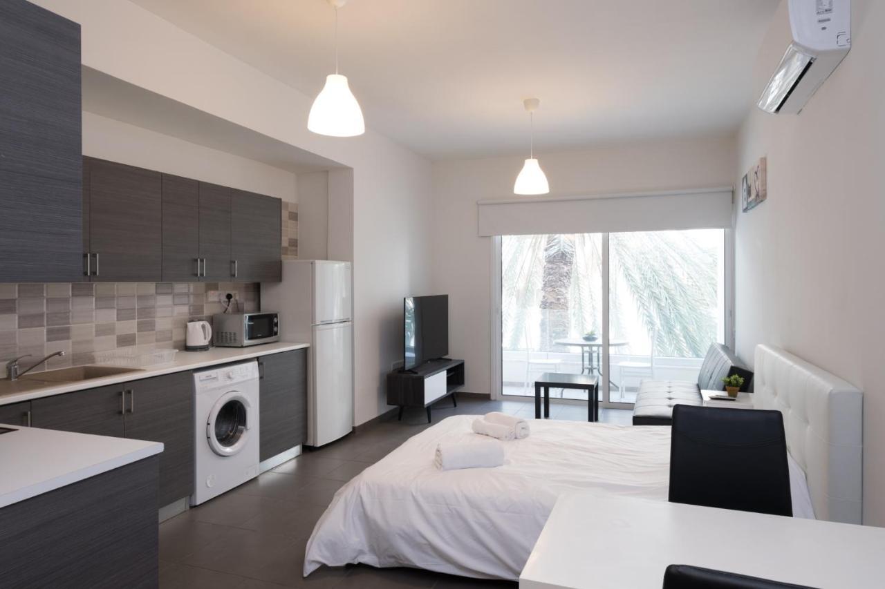 Spacious Studio Downtown Larnaca Buitenkant foto