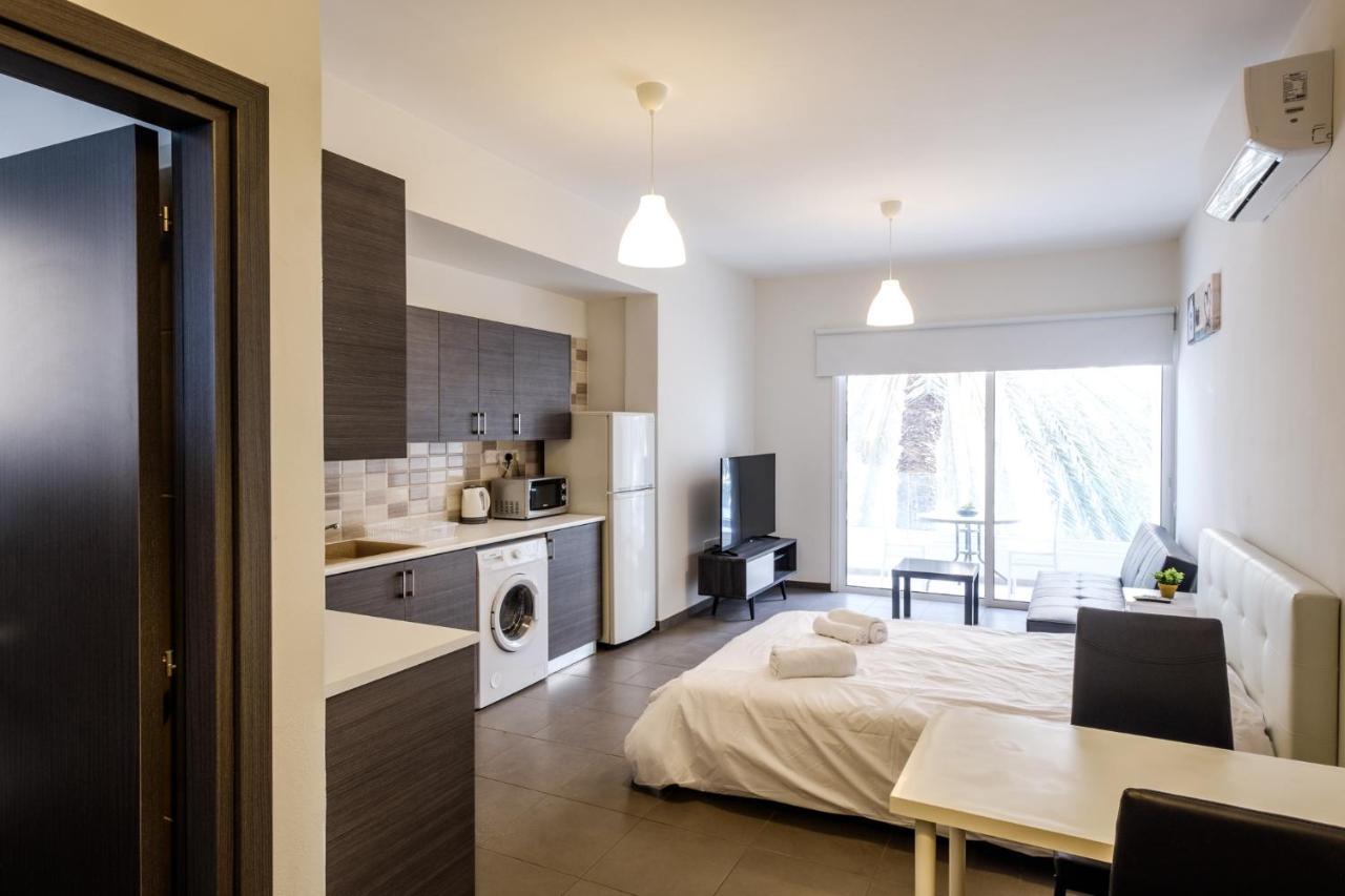 Spacious Studio Downtown Larnaca Buitenkant foto